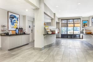 thumbnail: Breakfast area