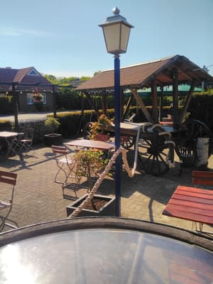 thumbnail: Outdoor dining