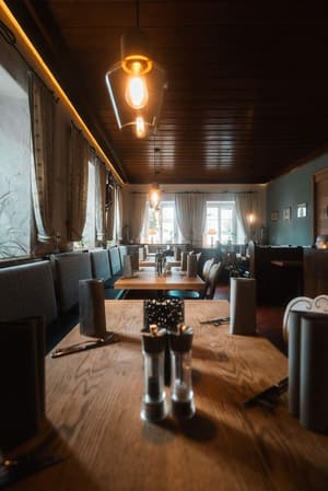 thumbnail: Restaurant