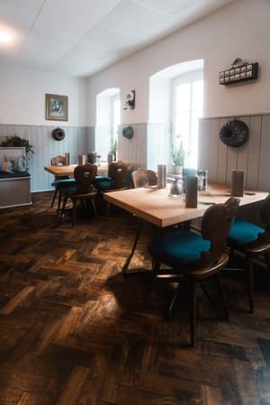 thumbnail: Restaurant