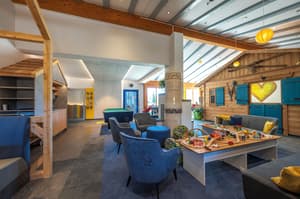 thumbnail: Interior entrance