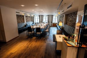 thumbnail: Restaurant