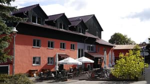 thumbnail: Exterior detail