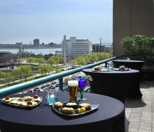 thumbnail: Outdoor dining