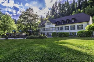 thumbnail: Front of property