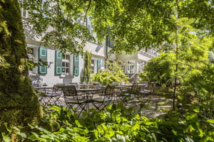 thumbnail: Outdoor dining