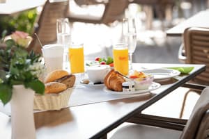 thumbnail: Breakfast area