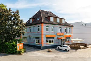 thumbnail: Front of property