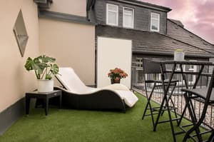 thumbnail: Outdoor dining