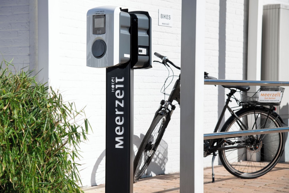 Electric vehicle charging station