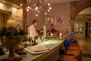 thumbnail: Bar (on property)