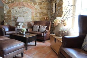 thumbnail: Bar (on property)