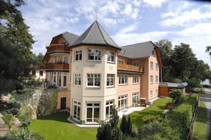 thumbnail: Front of property