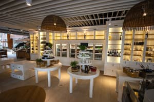 thumbnail: Interior entrance