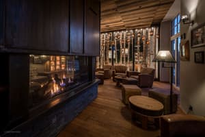 thumbnail: Bar (on property)
