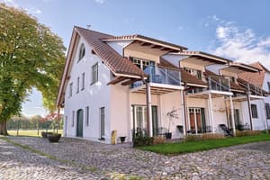 thumbnail: Front of property