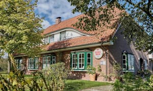 thumbnail: Front of property