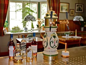 thumbnail: Bar (on property)
