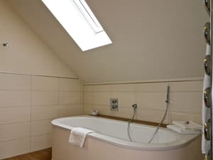 thumbnail: Deep soaking bathtub