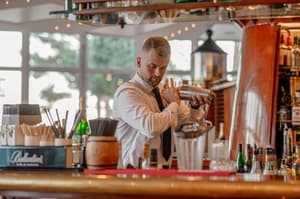thumbnail: Bar (on property)