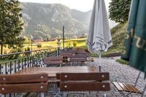 thumbnail: Outdoor dining