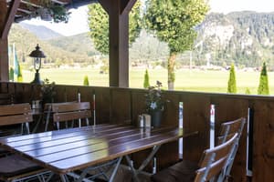 thumbnail: Outdoor dining