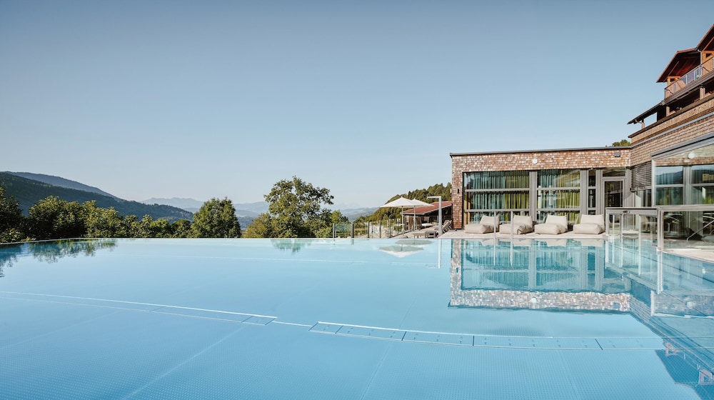 Infinity pool