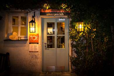 Dining,Dining Area,Restaurant,On-Site