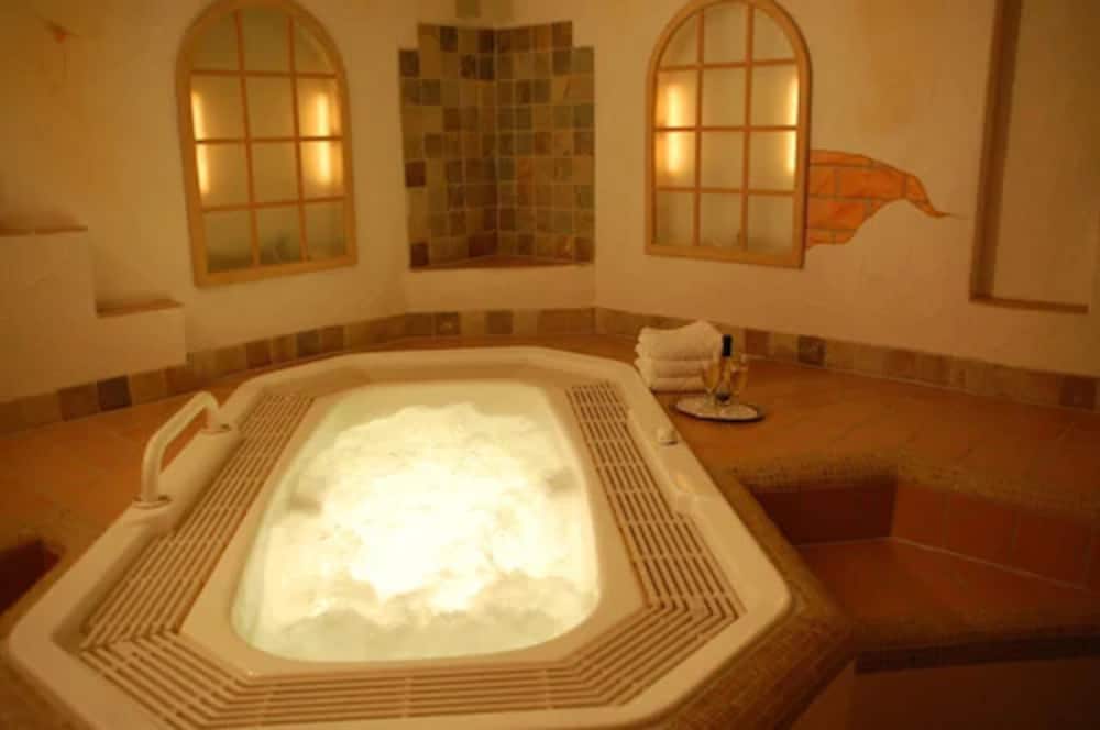 Indoor spa tub