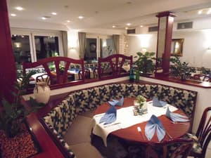 thumbnail: Restaurant