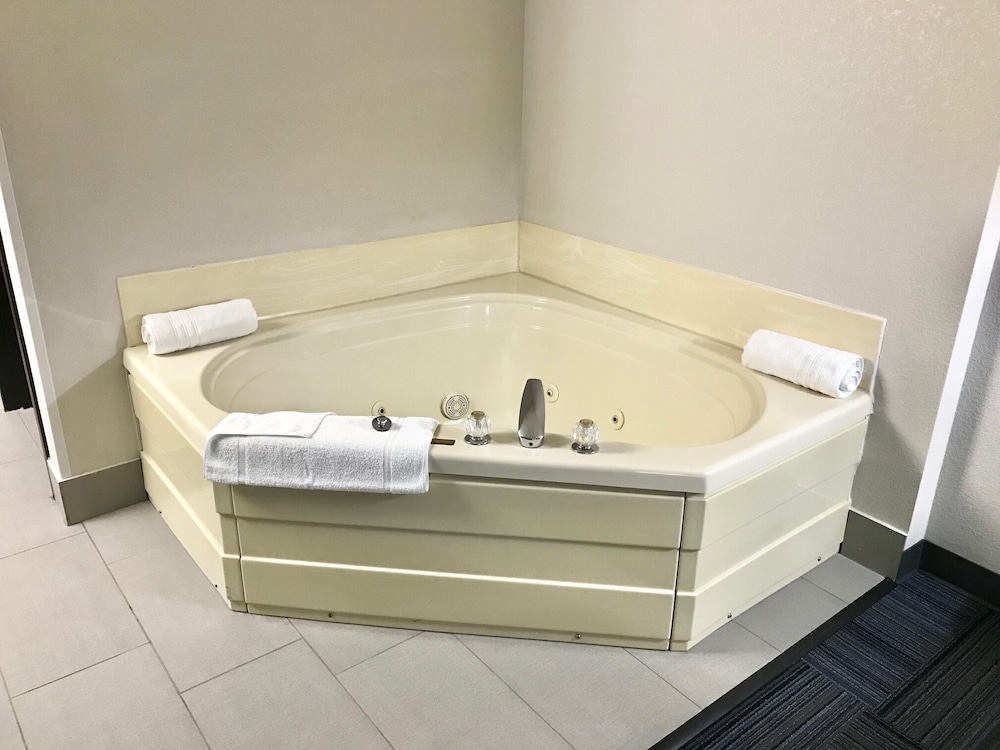 Jetted tub