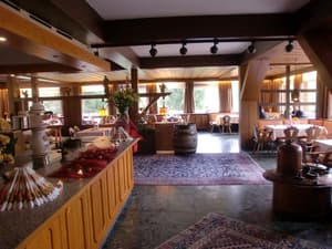 thumbnail: Family dining