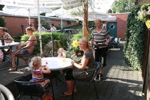 thumbnail: Outdoor dining