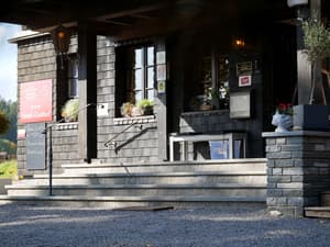 thumbnail: Exterior