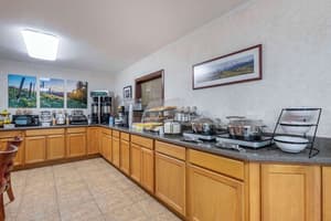 thumbnail: Breakfast area
