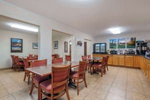 thumbnail: Breakfast area