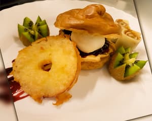 thumbnail: Family dining