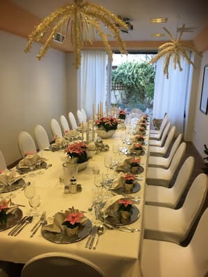 thumbnail: Family dining