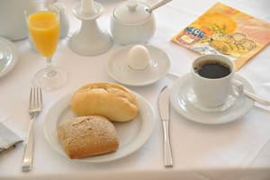 thumbnail: Breakfast area