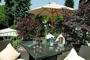 thumbnail: Outdoor dining