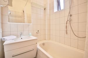 thumbnail: Deep soaking bathtub