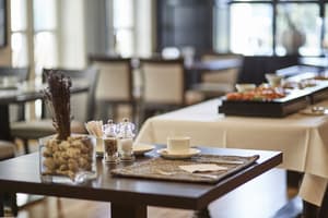 thumbnail: Breakfast area