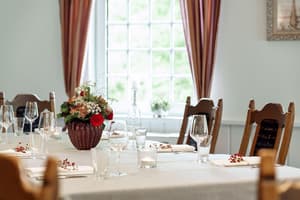 thumbnail: Restaurant