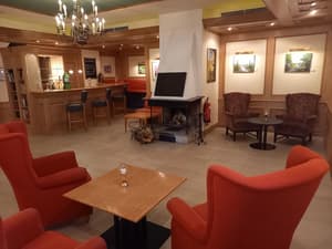 thumbnail: Bar (on property)