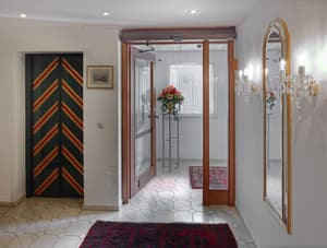 thumbnail: Interior entrance