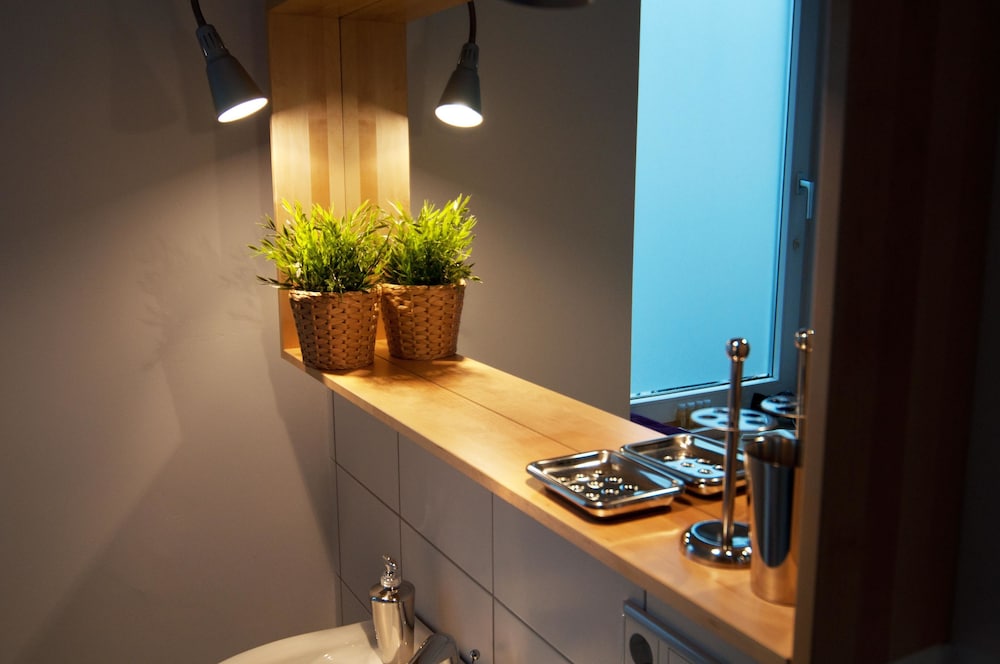 Bathroom amenities